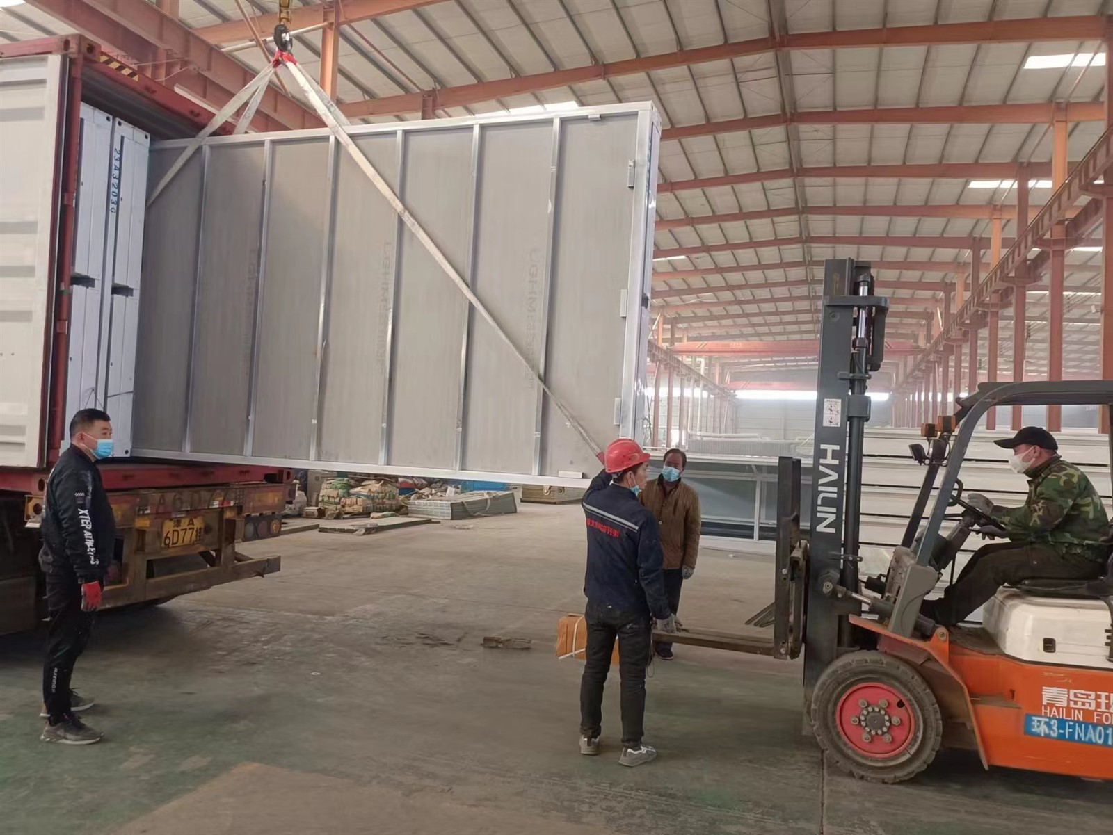 Folding container house loading